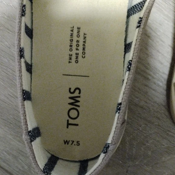 TOMS Gray Canvas Slip-On Shoes - Picture 6 of 9